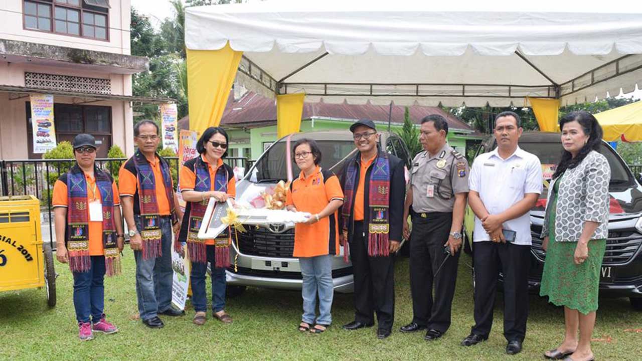 Penyerahan Hadiah Undian Tabungan Pundi Kepada Pemenang Undian